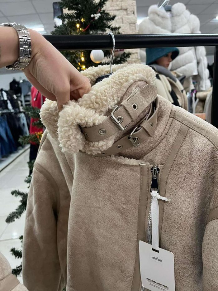 Дамско зимно велурено яке MARINA в бяло с пухена яка и ръкави в бяло - Image 6