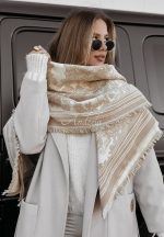 Зимен шал BRENDA в бяло и бежово