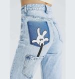 Стилни дамски дънки MICKEY с ефектна щампа на задния джоб - Image 4