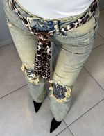 Екстравагантни дамски дънки с леопардов акцент и ефектен колан KENIA - Image 2