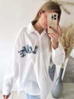 Дамска риза LOVE в бяло с дънков ефект - Image 2