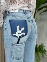 Стилни дамски дънки MICKEY с ефектна щампа на задния джоб - Image 3