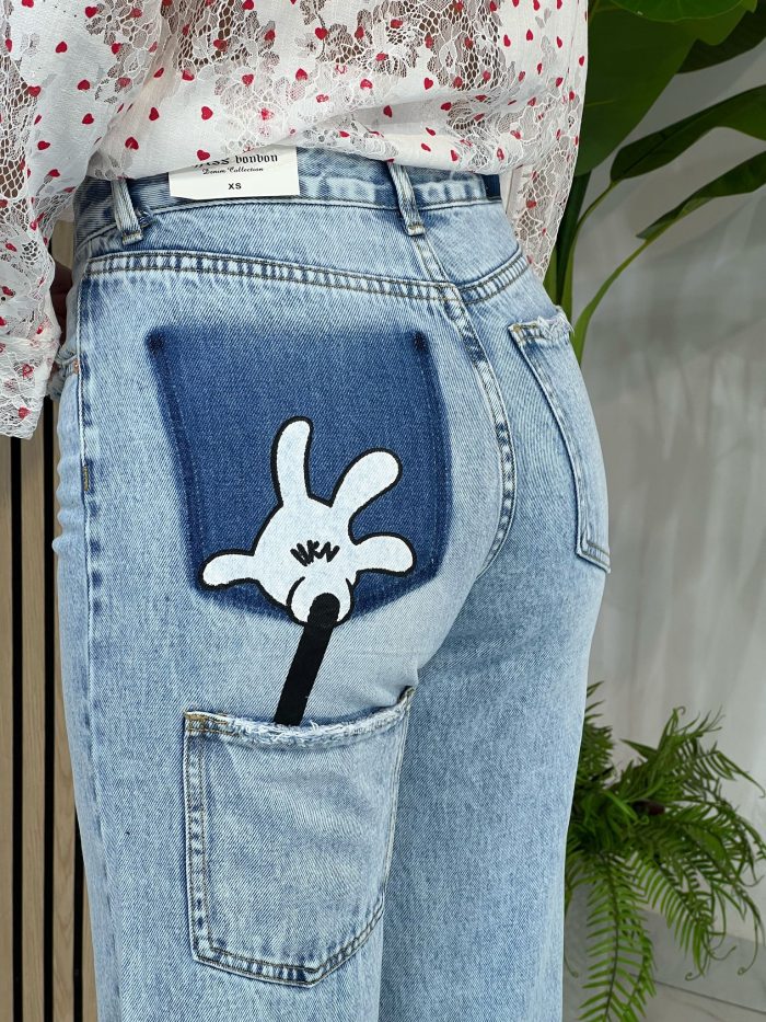 Стилни дамски дънки MICKEY с ефектна щампа на задния джоб - Image 3