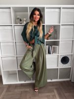 Модерен Дамски панталон със свободен силует AMALIA в зелено - Image 4